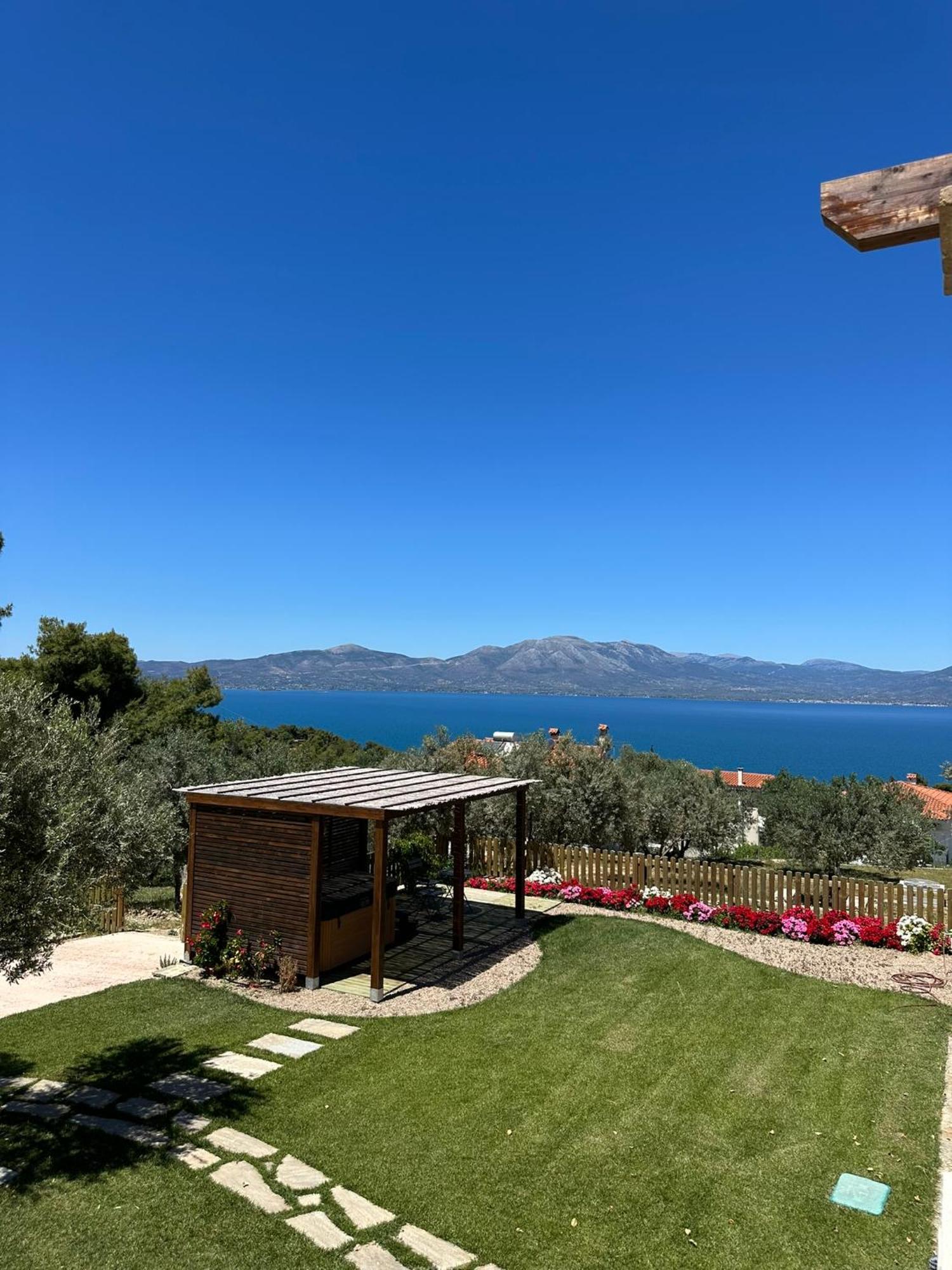 Villa Kalamos / Sea View And Pool Nearby Athens Exterior photo